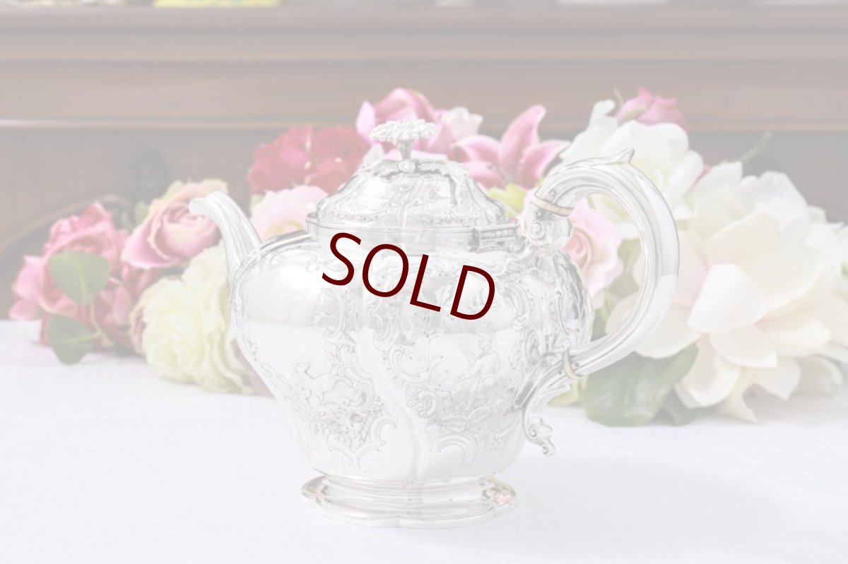 画像2: アンティークシルバー、純銀製(925)1877年　手彫り打ち出し彫刻　ティーポット (2)