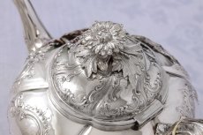 画像5: アンティークシルバー、純銀製(925)1877年　手彫り打ち出し彫刻　ティーポット (5)
