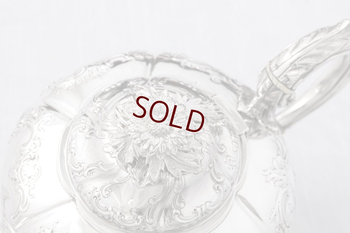 画像6: アンティークシルバー、純銀製(925)1877年　手彫り打ち出し彫刻　ティーポット (6)