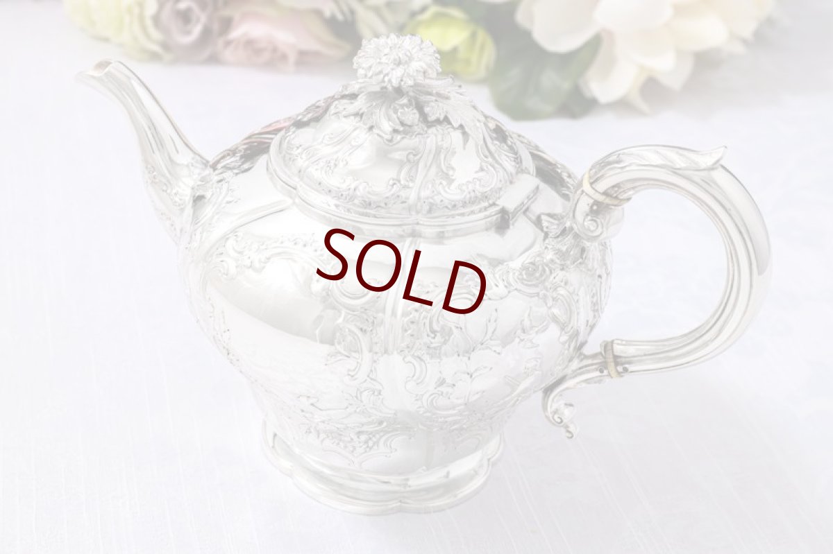 画像4: アンティークシルバー、純銀製(925)1877年　手彫り打ち出し彫刻　ティーポット (4)