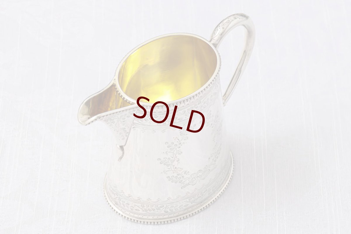 画像17: アンティークシルバー、純銀製(925)　1876年　葉模様のリースとリボン　カンシェイプ　ティー＆コーヒーセット (17)