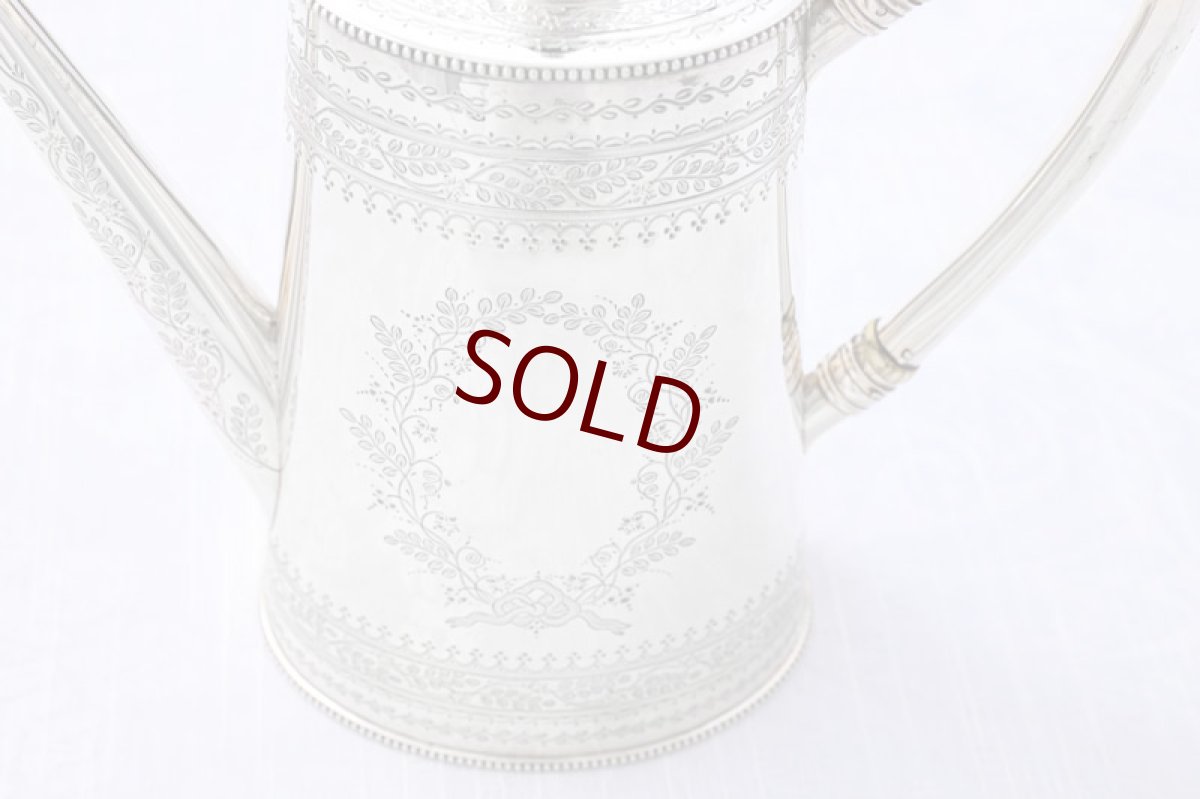 画像6: アンティークシルバー、純銀製(925)　1876年　葉模様のリースとリボン　カンシェイプ　ティー＆コーヒーセット (6)