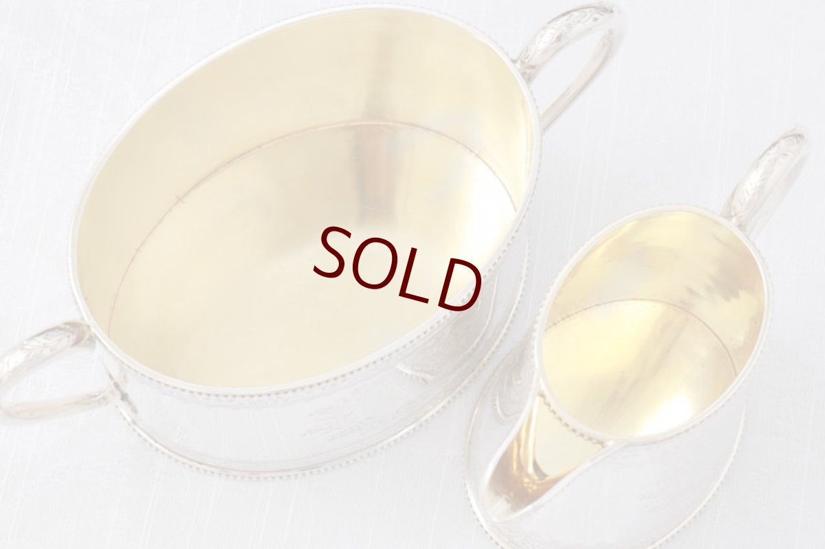 画像18: アンティークシルバー、純銀製(925)　1876年　葉模様のリースとリボン　カンシェイプ　ティー＆コーヒーセット (18)