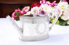 画像9: アンティークシルバー、純銀製(925)　1876年　葉模様のリースとリボン　カンシェイプ　ティー＆コーヒーセット (9)