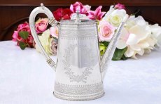 画像4: アンティークシルバー、純銀製(925)　1876年　葉模様のリースとリボン　カンシェイプ　ティー＆コーヒーセット (4)