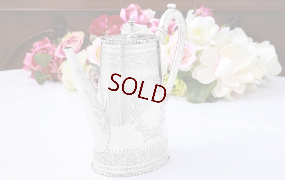 画像3: アンティークシルバー、純銀製(925)　1876年　葉模様のリースとリボン　カンシェイプ　ティー＆コーヒーセット (3)