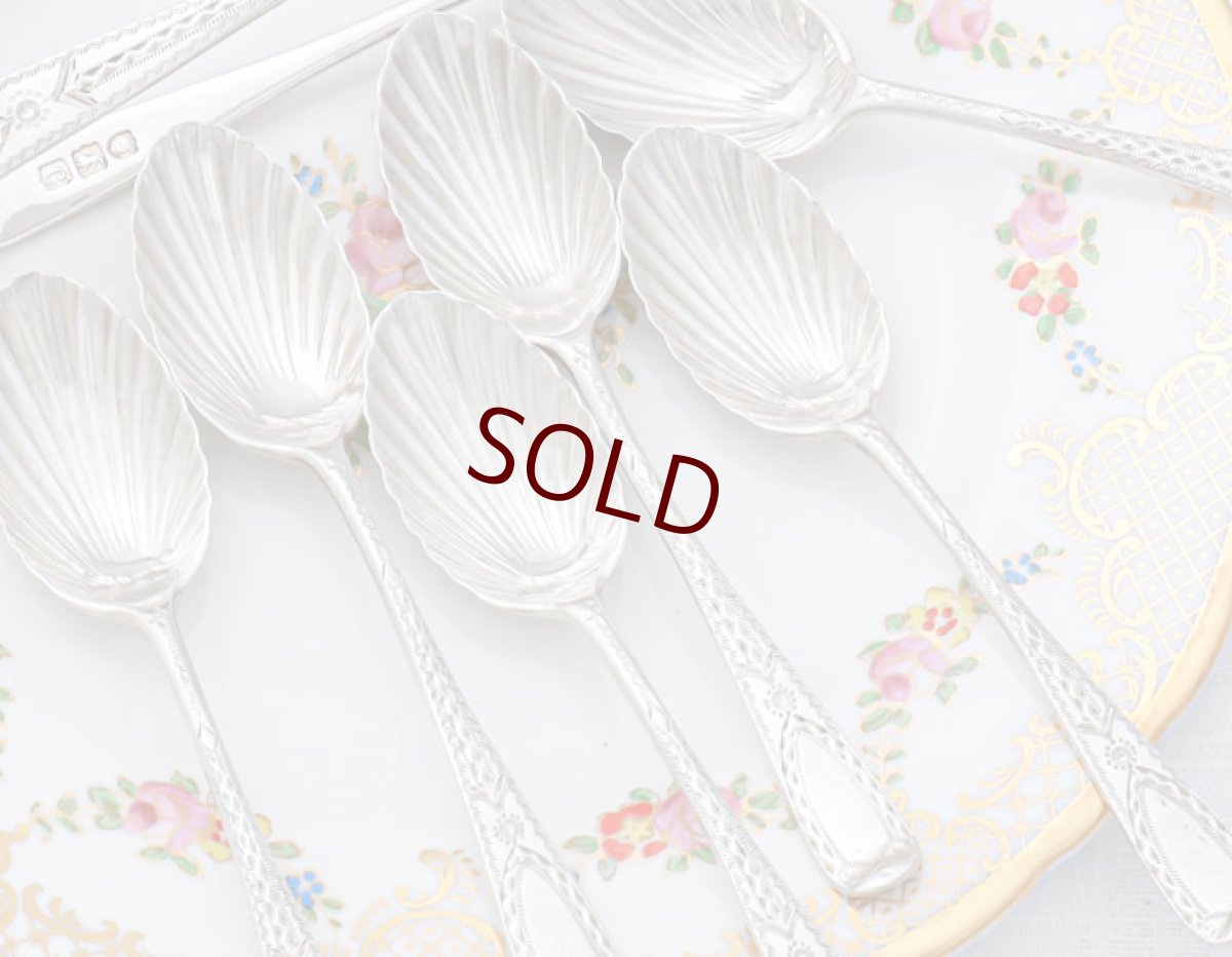 画像2: 純銀製(925)　アンティークシルバー 1898年　ブライトカットハンドル　シェル型ボウル　ティースプーン6本、シュガートングセット (2)