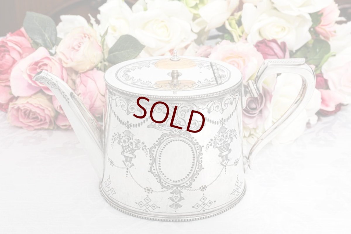 画像2: アンティークシルバー、ｃ.1900　手彫り　フラワーバスケットのガーランド　ティーポット (2)