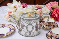 画像1: アンティークシルバー、ｃ.1900　手彫り　フラワーバスケットのガーランド　ティーポット (1)