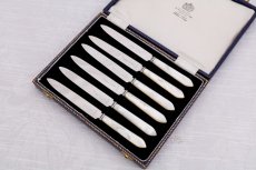 画像1: ヴィンテージ c.1980 Mappin & Webb ステンレスブレード 白蝶貝ハンドル  ティーナイフ6本セット (1)