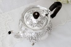 画像6: アンティークシルバー、純銀製（925）1900年 バーナード スクロールとお花のバチェラーサイズ　ティーポット (6)