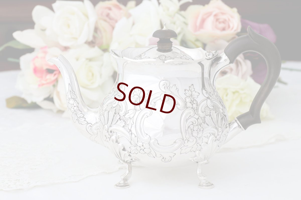 画像3: アンティークシルバー、純銀製（925）1900年 バーナード スクロールとお花のバチェラーサイズ　ティーポット (3)