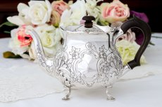 画像3: アンティークシルバー、純銀製（925）1900年 バーナード スクロールとお花のバチェラーサイズ　ティーポット (3)