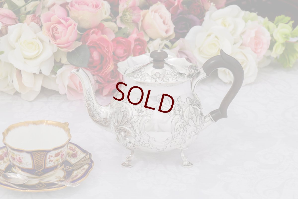 画像10: アンティークシルバー、純銀製（925）1900年 バーナード スクロールとお花のバチェラーサイズ　ティーポット (10)