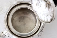 画像9: アンティークシルバー、純銀製（925）1900年 バーナード スクロールとお花のバチェラーサイズ　ティーポット (9)