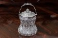 画像2: アンティークシルバー、純銀製(925)1901年スクロールとお花のチェイシング カットグラス ビスケットジャー (2)