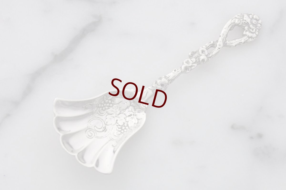 画像2: アンティークシルバー、純銀製(800)ドイツ　透かし細工　お花、葡萄と葉模様のティーキャディースプーン (2)