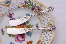 画像1: アンティークシルバー、純銀製（925）1900年前後　アメリカ　アールヌーボー ペア バターナイフ (1)