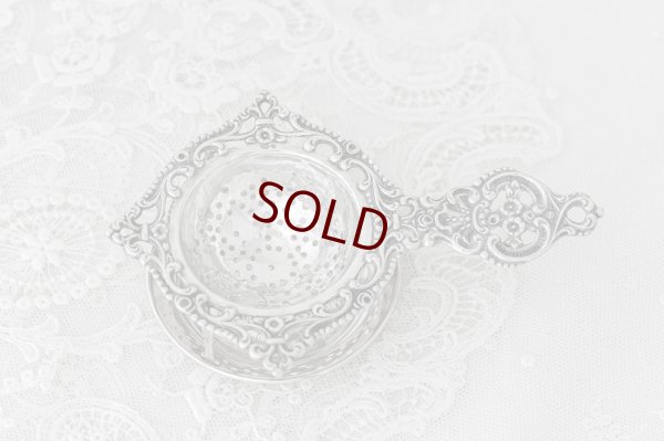 画像2: アンティークシルバー、純銀(830) 　ドイツ　お花とスクロールの 透かし細工のスタンド付きティーストレイナー