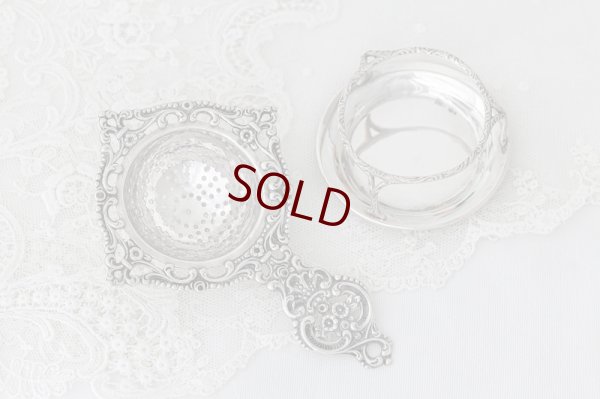 画像7: アンティークシルバー、純銀(830) 　ドイツ　お花とスクロールの 透かし細工のスタンド付きティーストレイナー