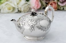 画像4: アンティークシルバー、純銀製(925) 1872&76年  バーナード お花とスクロールのハンドチェイシング  バチェラーサイズ ティーセット (4)