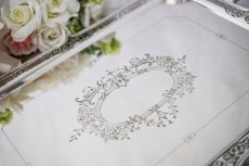 画像2: アンティークシルバー、シルバープレート製  ヴィクトリア時代 スクロールの透かし細工ボーダー、美手彫り彫刻 大型トレイ (2)
