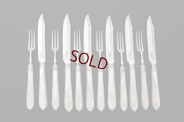 画像3: アンティークシルバー 純銀製(925) 1902年   白蝶貝 お花とスクロール デザートカトラリー12組セット 