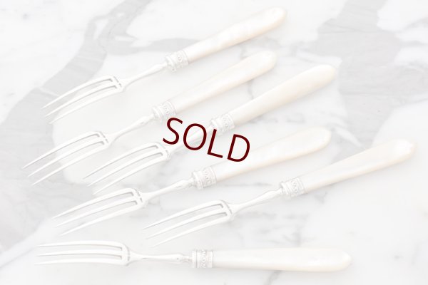 画像12: アンティークシルバー 純銀製(925) 1902年   白蝶貝 お花とスクロール デザートカトラリー12組セット 