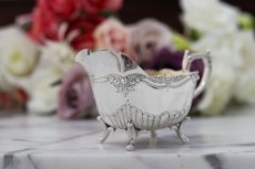 画像13: シルバープレート製　ヴィクトリア時代後期　リバティー　お花とスクロールの彫刻、縦溝装飾ティー3点セット (13)