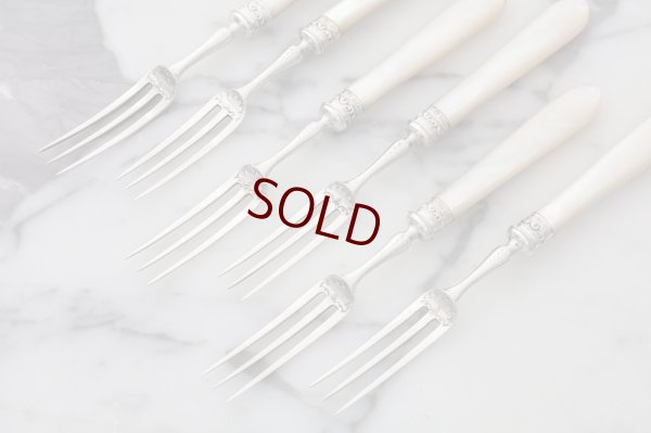 画像11: アンティークシルバー 純銀製(925) 1902年   白蝶貝 お花とスクロール デザートカトラリー12組セット 