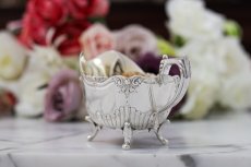 画像12: シルバープレート製　ヴィクトリア時代後期　リバティー　お花とスクロールの彫刻、縦溝装飾ティー3点セット (12)