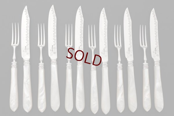 画像2: アンティークシルバー 純銀製(925) 1902年   白蝶貝 お花とスクロール デザートカトラリー12組セット 