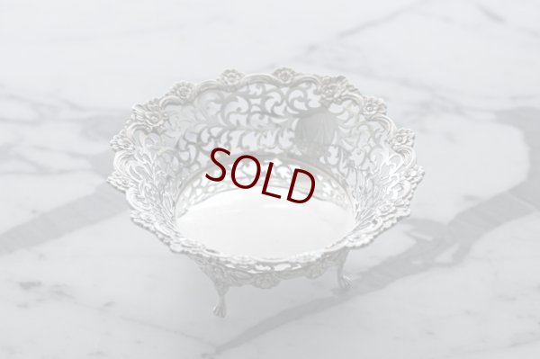 画像5:  アンティークシルバー、純銀製(925) 1908年 お花と貝のボーダー スクロールの透かし細工 ボンボンバスケット