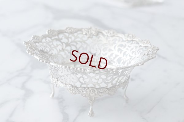 画像4:  アンティークシルバー、純銀製(925) 1908年 お花と貝のボーダー スクロールの透かし細工 ボンボンバスケット