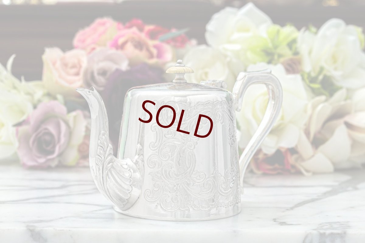 画像4: アンティークシルバー、シルバープレート製　エドウォーディアン　ハンドエングレービング　バチェラーサイズ ティー3点セット (4)