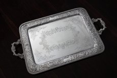 画像2: アンティークシルバー、シルバープレート製 特級 ヴィクトリアンロココ  手彫り・打ち出し 薔薇美彫刻　透かし大型トレイ (2)