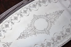 画像4: アンティークシルバー　シルバープレート製　ヴィクトリア時代後期　レア　オーバルギャラリートレイ (4)