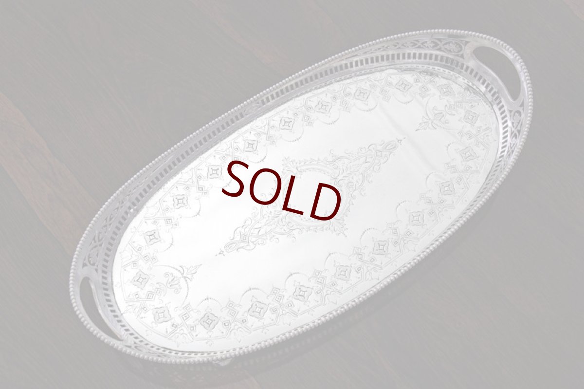 画像1: アンティークシルバー　シルバープレート製　ヴィクトリア時代後期　レア　オーバルギャラリートレイ (1)