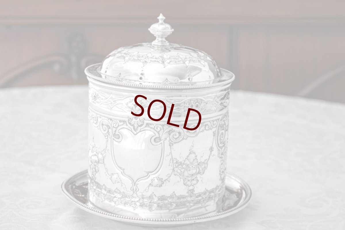 画像2: アンティークシルバー、シルバープレート製　Martin, Hall & Co. ヴィクトリアン  ビスケットボックス (2)