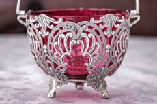 画像5: アンティークシルバー、シルバープレート製 ヴィクトリア時代後期 クランベリーグラス スクロールの透かし細工 シュガーバスケット (5)