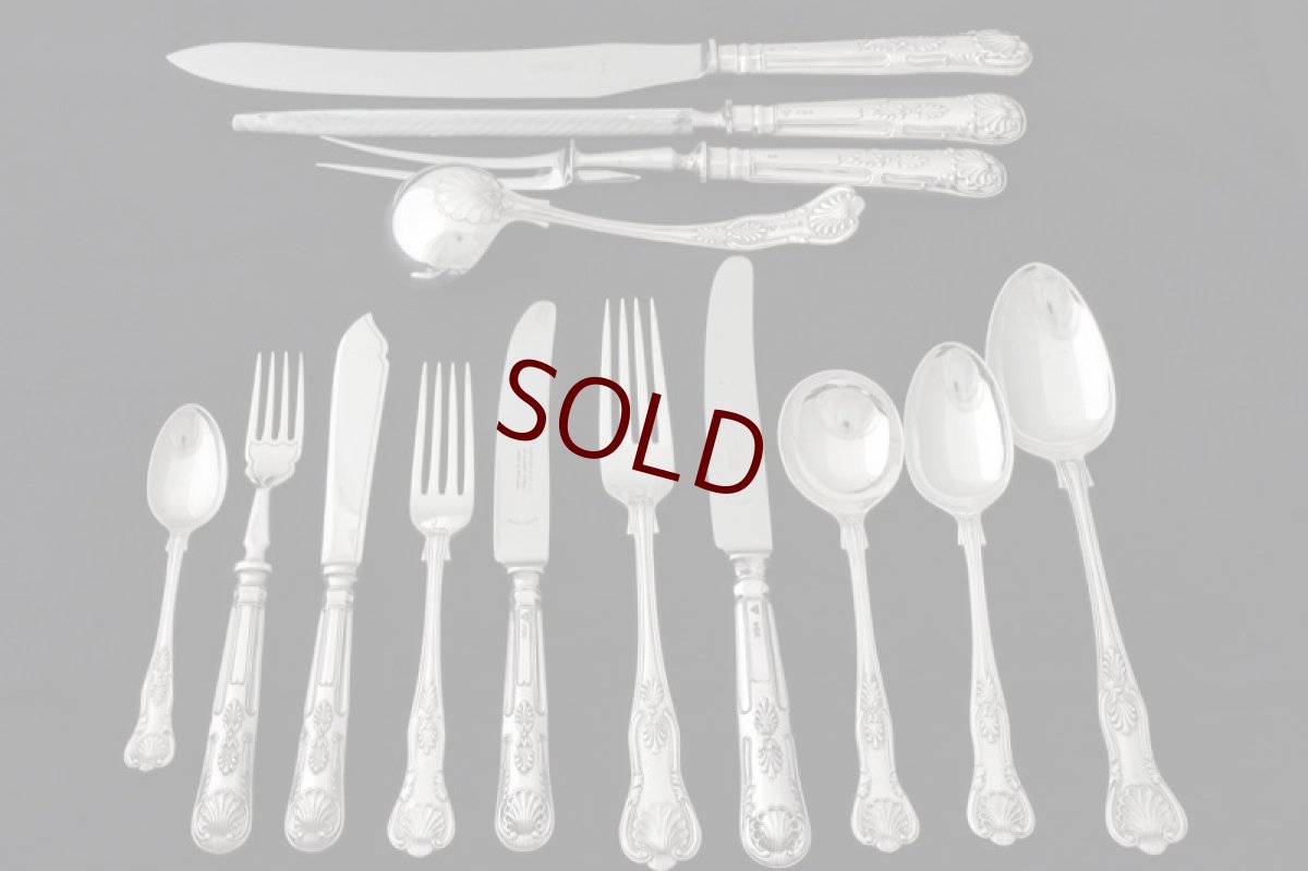 １人分のセットプラスカービングセット、レードル、テーブルスプーン(写真右）