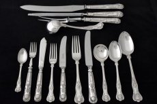 １人分のセットプラスカービングセット、レードル、テーブルスプーン(写真右）