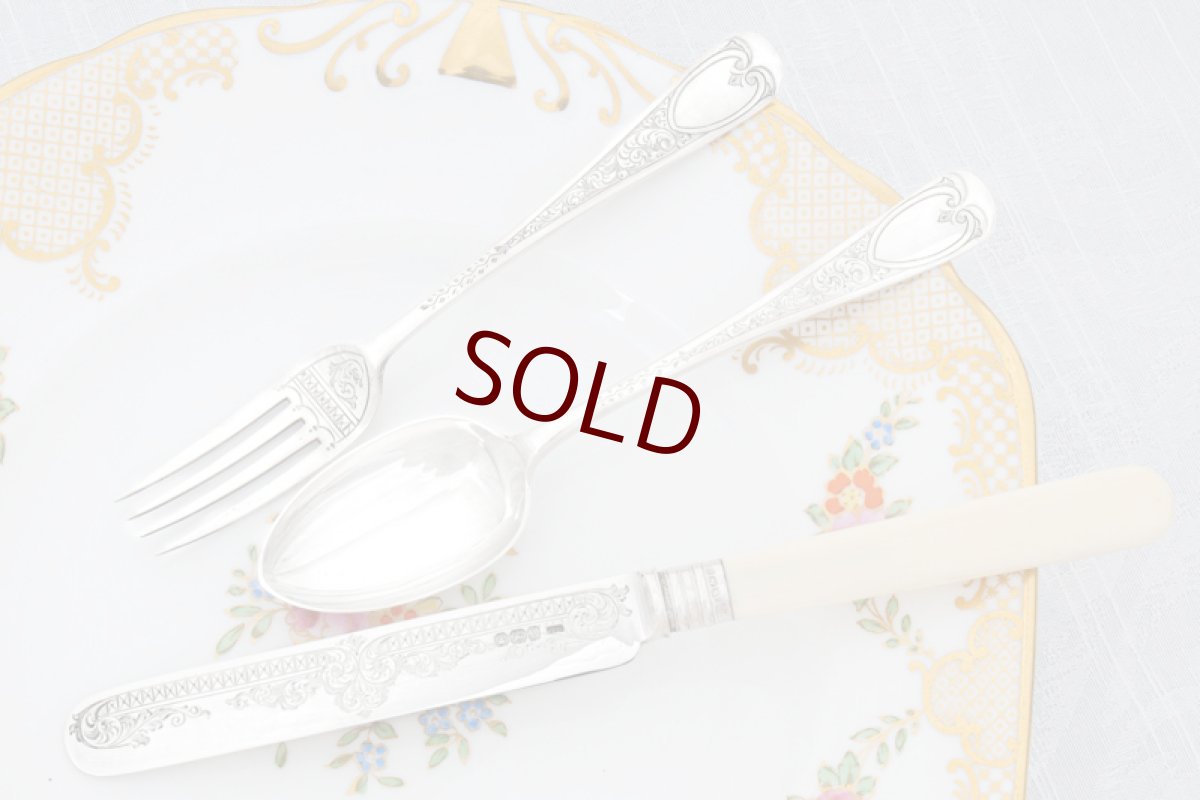 画像10: アンティークシルバー、純銀製（925）1896年  美手彫り クリスニング チャイルド カトラリー3点セット (10)