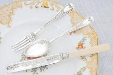 画像10: アンティークシルバー、純銀製（925）1896年  美手彫り クリスニング チャイルド カトラリー3点セット (10)