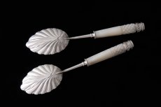 画像5: アンティークシルバー、純銀製(925) 1898年　ペア　貝のボウル　白蝶貝ハンドル ジャムスプーンセット (5)