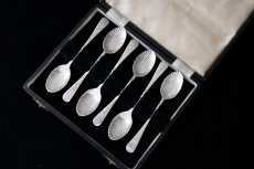 画像1: アンティークシルバー 純銀製(925) 1905年 ロココ調 ハンドル貝のボウル　ティースプーン6本セット (1)