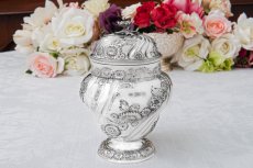 画像5: アンティークシルバー、純銀製（925）1901年　お花のハンドチェイス　ツイストフルーテッド　ティーキャディー  (5)