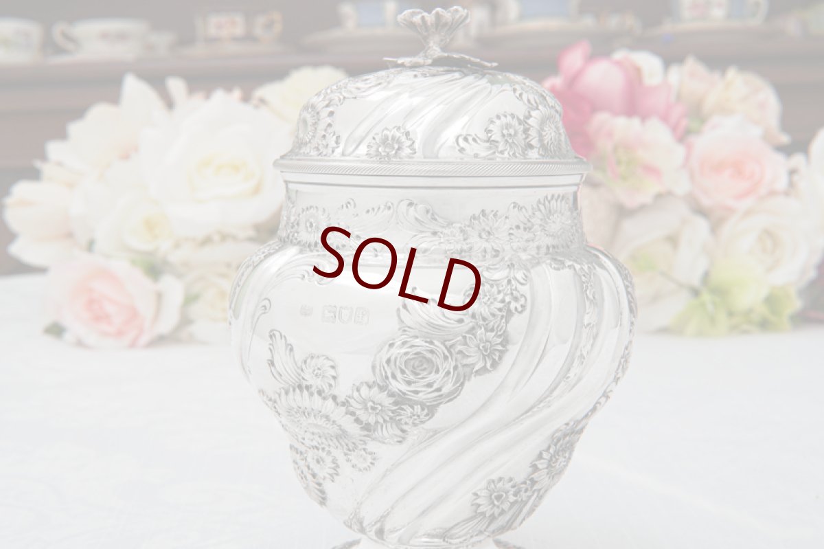 画像10: アンティークシルバー、純銀製（925）1901年　お花のハンドチェイス　ツイストフルーテッド　ティーキャディー  (10)