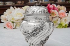 画像10: アンティークシルバー、純銀製（925）1901年　お花のハンドチェイス　ツイストフルーテッド　ティーキャディー  (10)