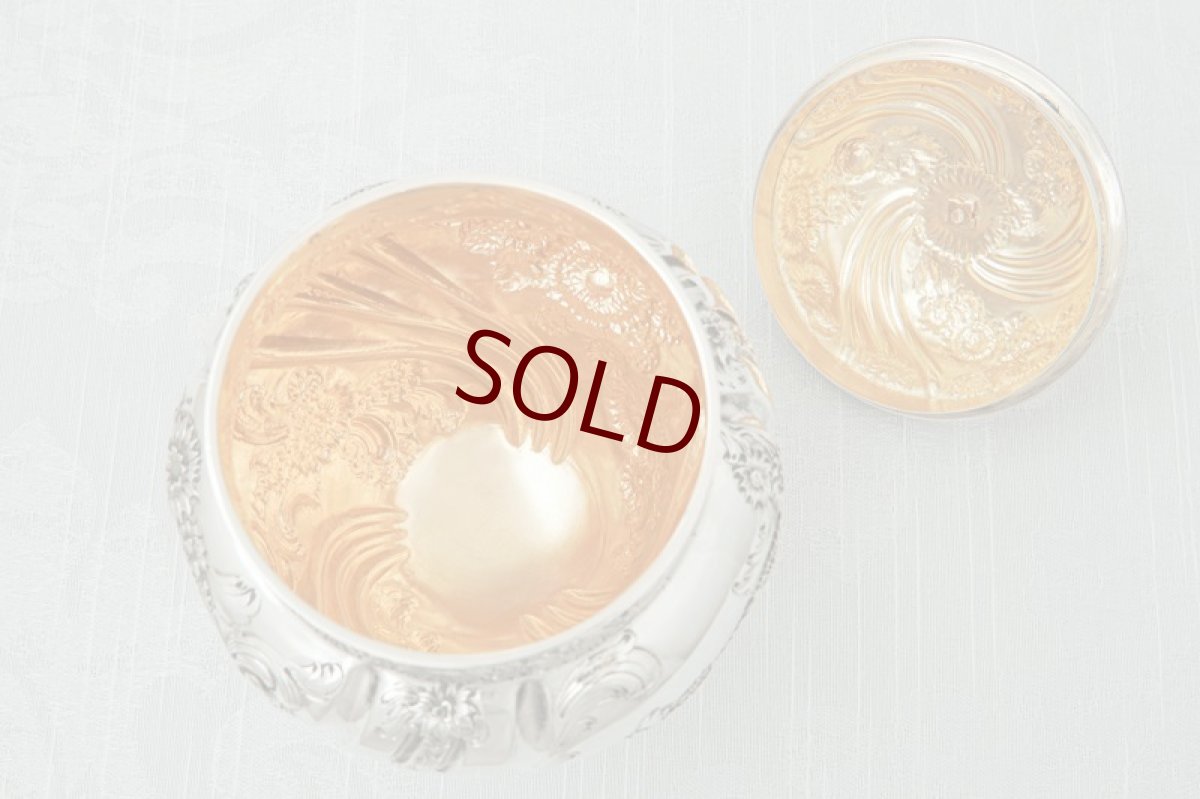 画像11: アンティークシルバー、純銀製（925）1901年　お花のハンドチェイス　ツイストフルーテッド　ティーキャディー  (11)